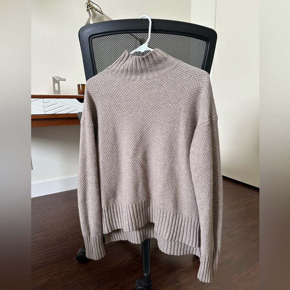 Everlane Honeycomb Funnel Neck Sweater in Wool Cashmere